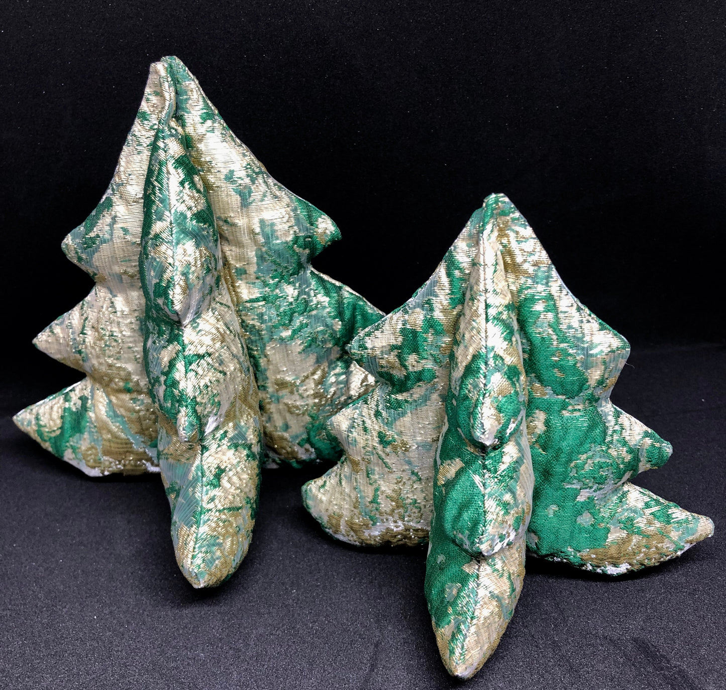 Håndsydd juletre i jacquard - grønt og gull.