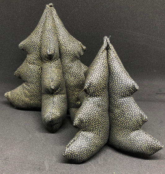 Håndlaget juletre i bomull - sort med gullprikker.